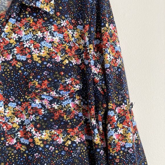 Eden & Olivia Navy Floral Flower Button Down Top Roll Tab Sleeves Size Medium - Picture 4 of 12